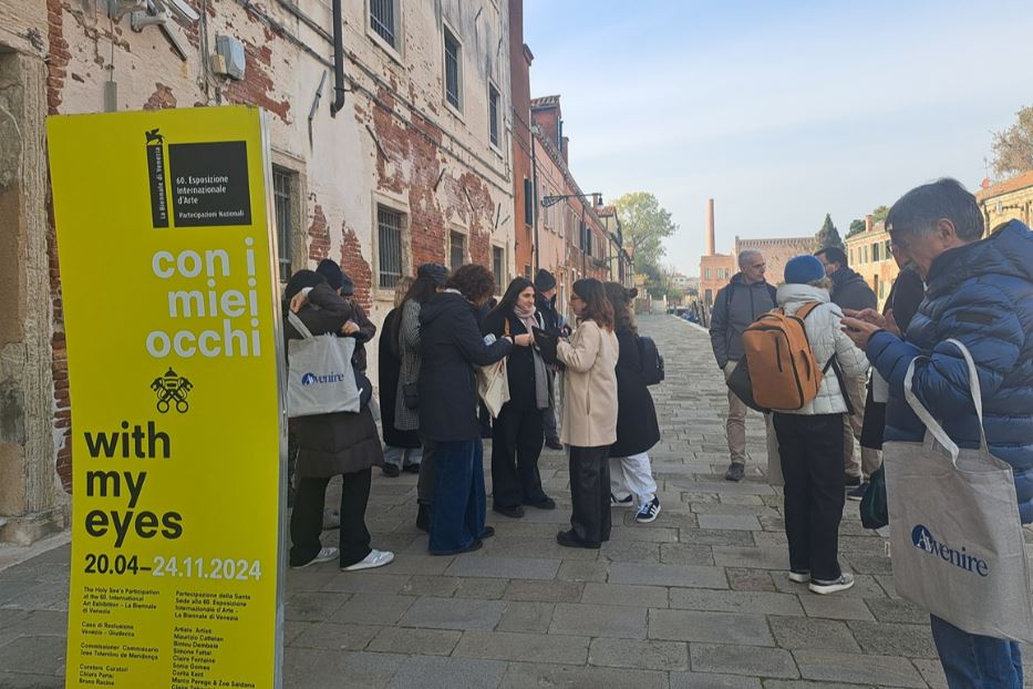 Vivi Avvenire alla Biennale d'arte di Venezia, l'ingresso al Padiglione della Santa Sede al carcere femminile della Giudecca