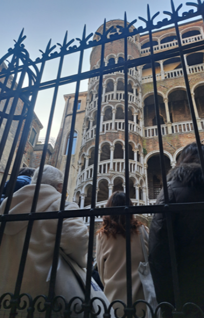 Vivi Avvenire a Venezia: l'ingresso alla Scala Contarini del Bovolo