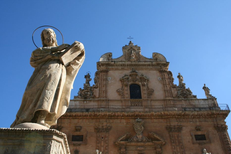 Il centro barocco di Modica. Qui il Duomo di San Pietro