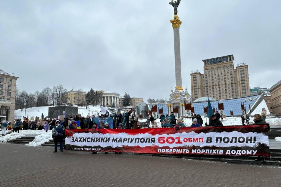 Una manifestazione a Maidan, piazza principale di Kiev, per chiedere la liberazione dei prigionieri di guerra