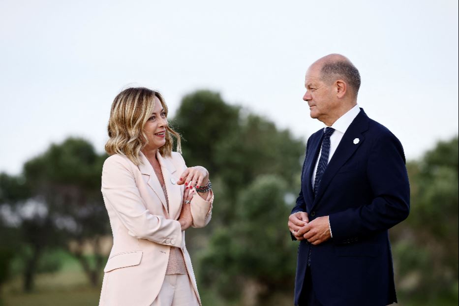 Giorgia Meloni con Olaf Scholz in Puglia