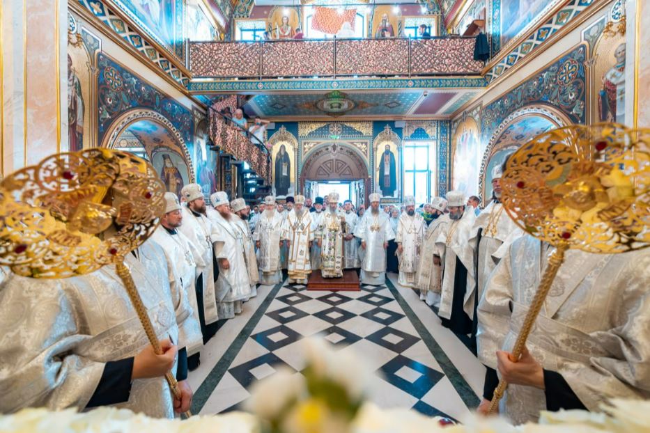 Celebración con el metropolitano Onuphrius de la Iglesia Ortodoxa Ucraniana, objeto de la nueva ley que prohíbe las comunidades eclesiales vinculadas a Moscú