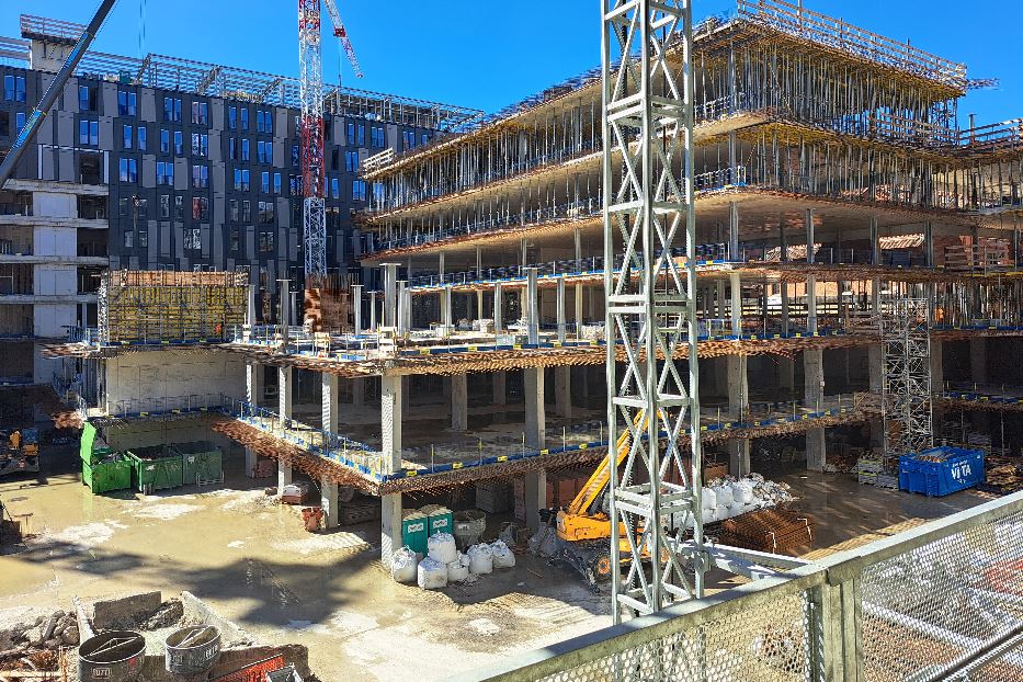 Lo stato attuale di avanzamento dei lavori nel cantiere, in pieno centro, a Milano