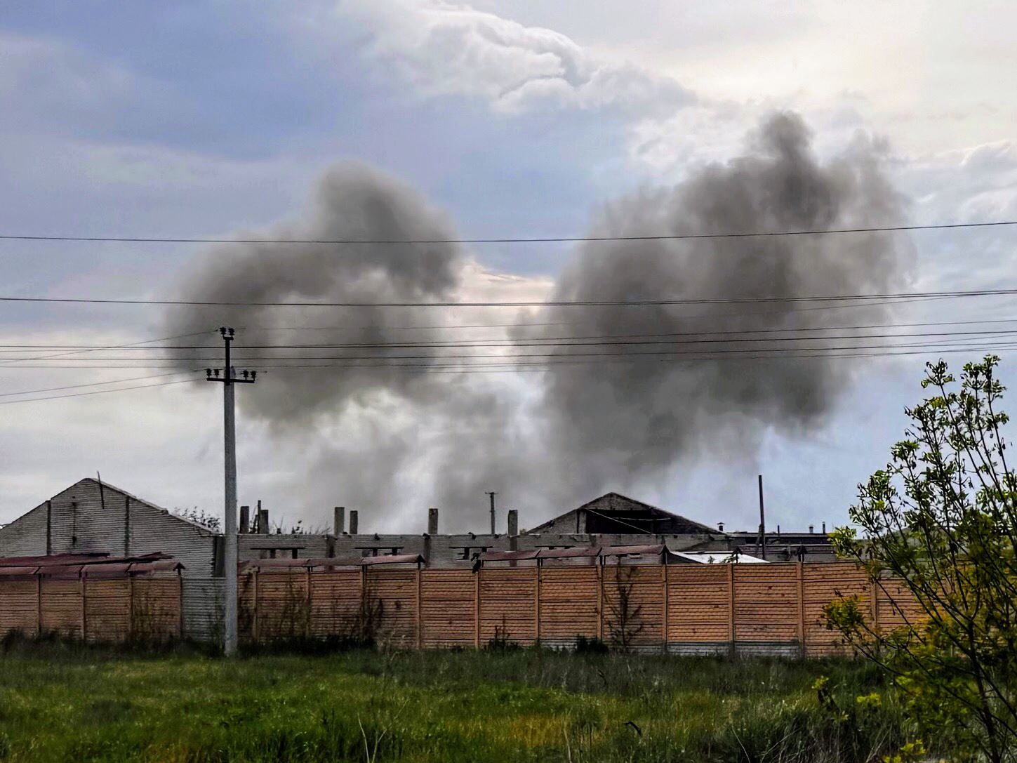 L'esplosione di una 'bomba aliante' nell'area degli scontri lungo il fiume Severskij Donek