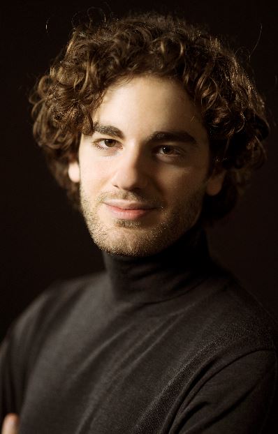 Emmanuel Tjeknavorian, nuovo direttore musicale dell’Orchestra Sinfonica di Milano