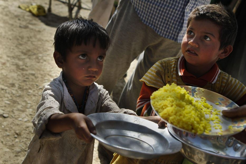 Bimbi affamati in India