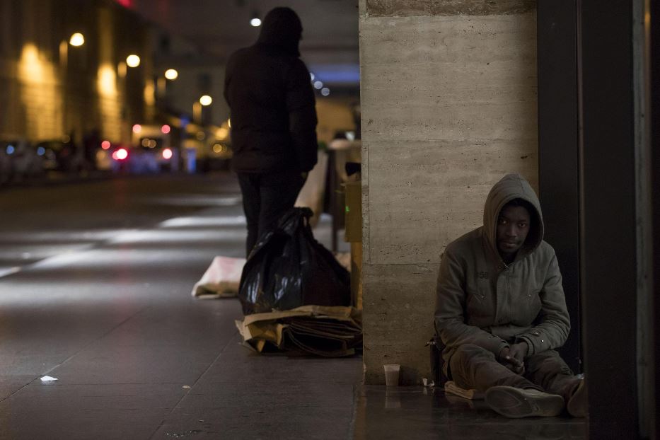 La stazione si riempie di persone senza dimora soprattutto di notte