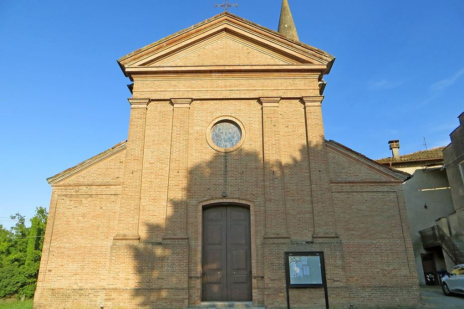 La facciata dellla Chiesa di San Vigilio a Samboseto dove Caffarra ricevette il Sacramento del Battesimo e i rudimenti dell'educazione cristiana