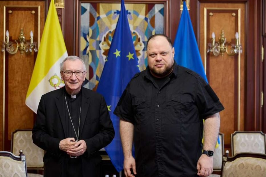 L'incontro fra il cardinale Pietro Parolin e il presidente del Parlamento, Ruslan Stefanchuk