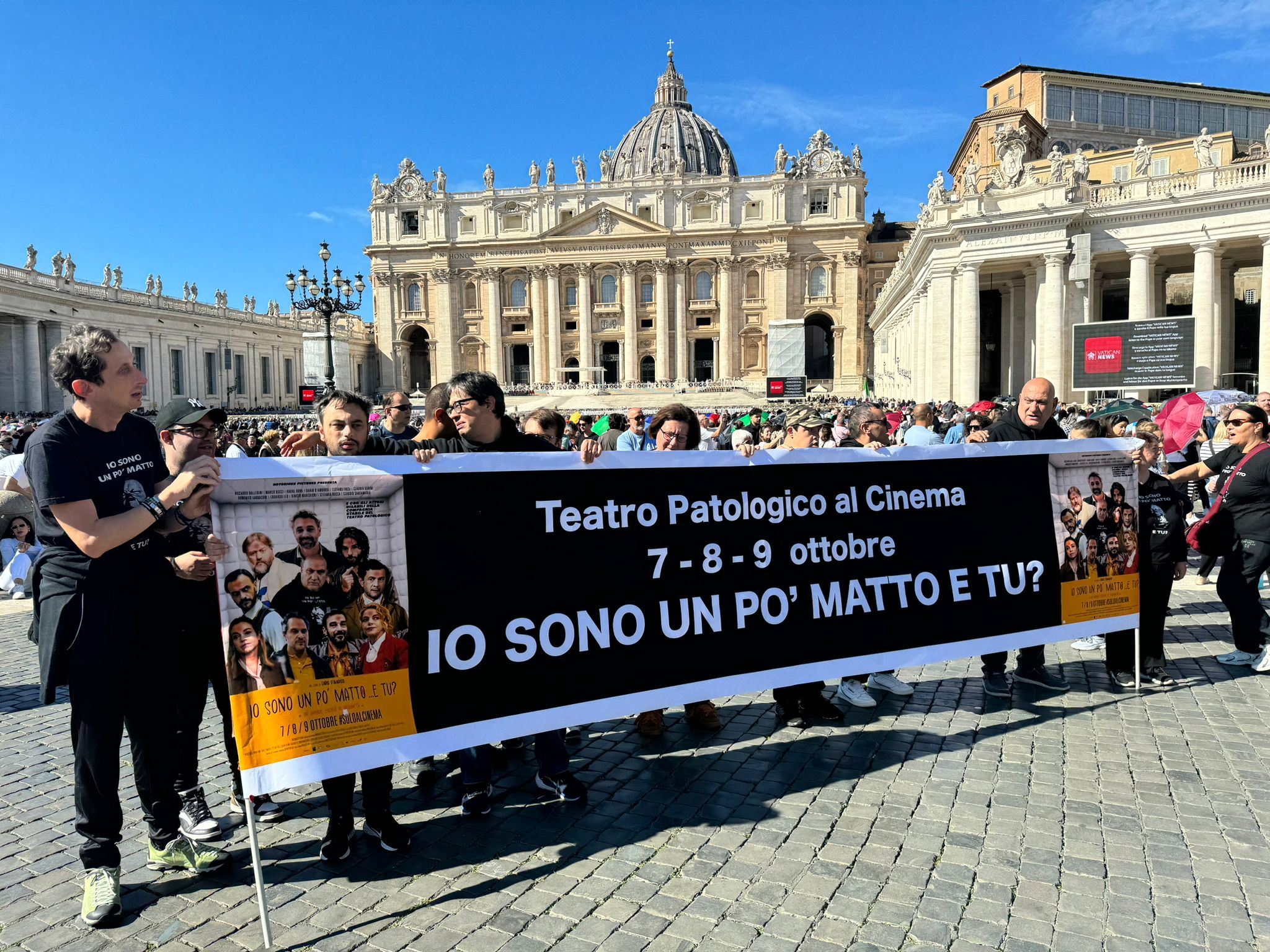 L'associazione Teatro Patologico all'Angelus del Papa