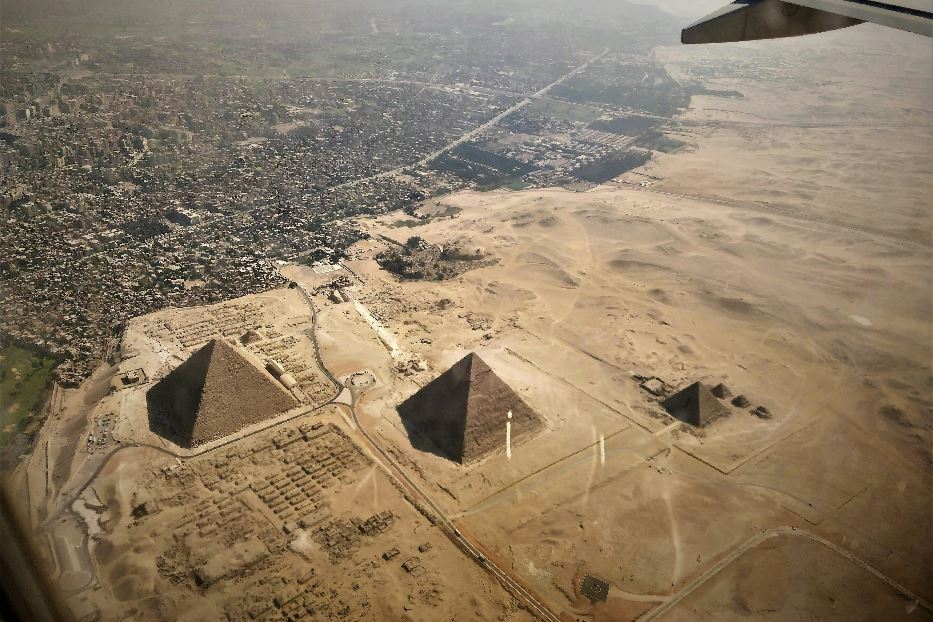 Una vista dall'alto delle piramidi di Giza