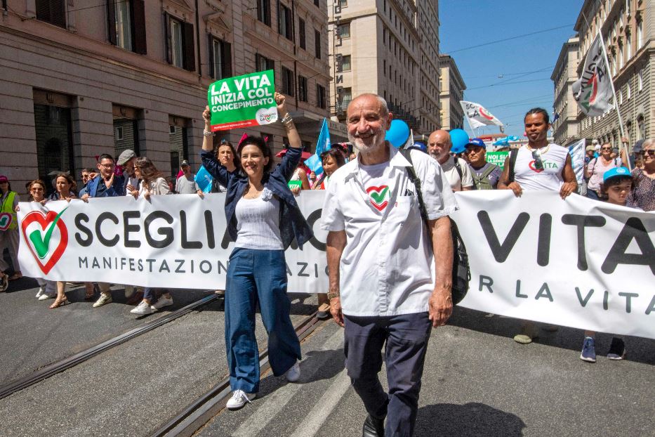 Il portavoce Massimo Gandolfini alla testa della Manifestazione per la Vita
