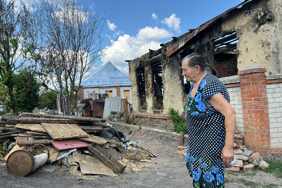 La distruzione russa nell'abitato di Tsyrkuny lungo il fronte intorno a Kharkiv: l'esercito russo è a dieci chilometri