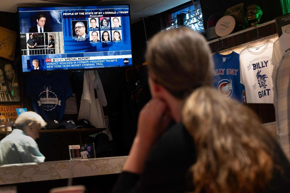 Sostenitori di Trump in un bar a Chicago