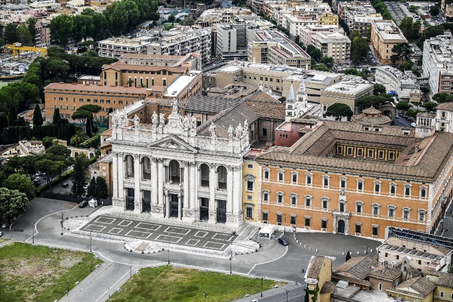 Una vista dall'alto di piazza San Giovanni in Laterano dove ha sede il Vicariato di Roma