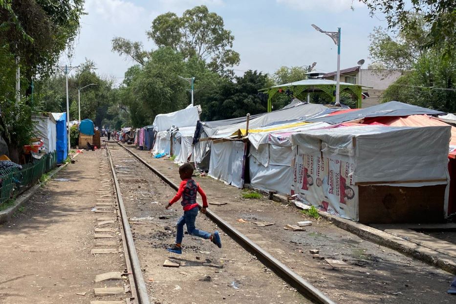 Uno degli accampamenti delle persone migranti a Città del Messico