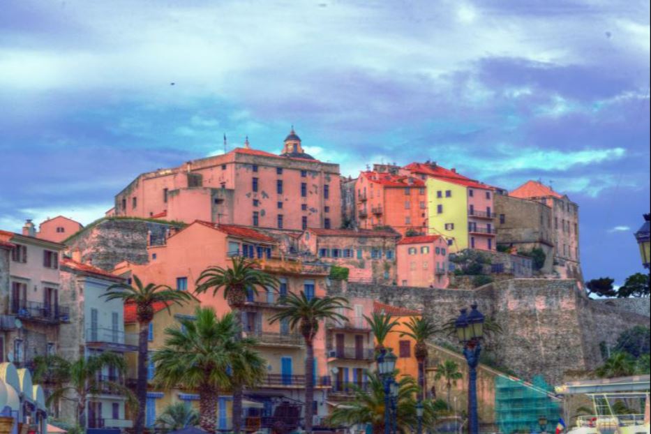 Ajaccio: scorcio del centro storico. La città, 74mila abitanti, è il capoluogo e il centro più popoloso della Corsica. La diocesi di Ajaccio conta 343.700 abitanti