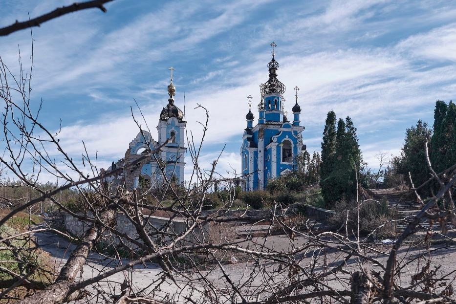 Una chiesa bombardata nella regione di Donetsk in Ucraina