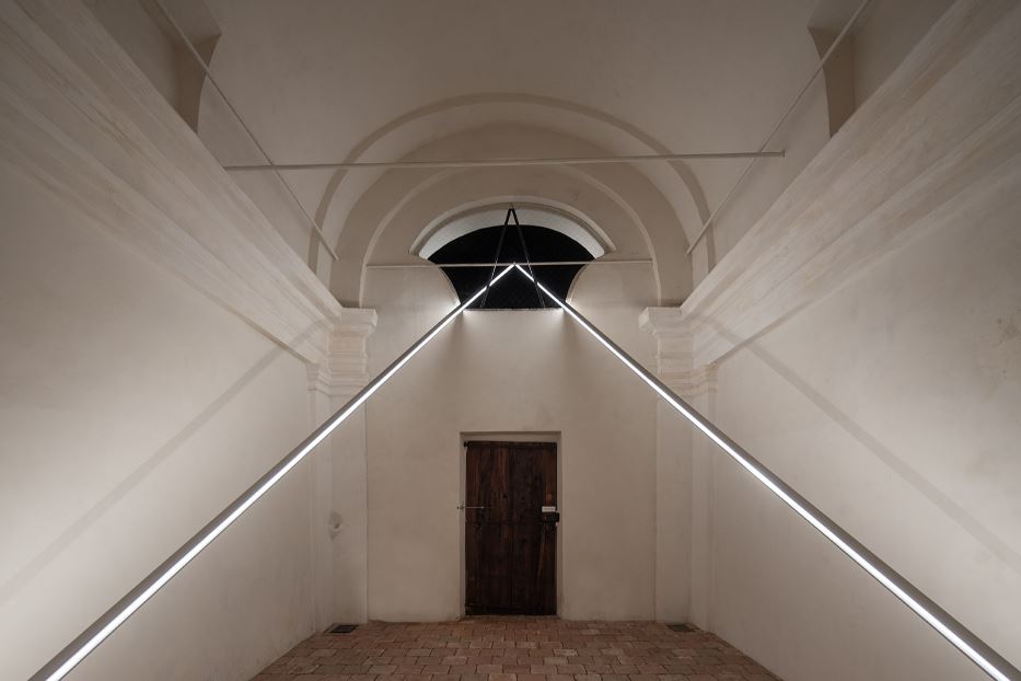 L'installazione 'Miracle' di Emilio Ferro nella Cappella di San Rocco