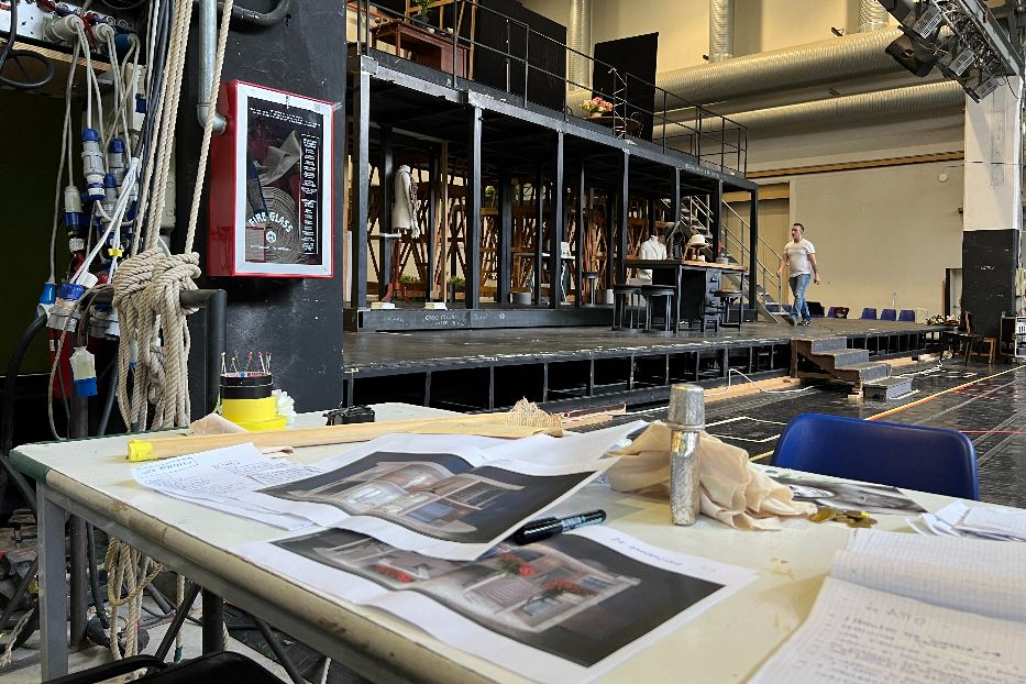 I bozzetti e le prove del “Cappello di paglia”, l'opera di Nino Rota che va in scena alla Scala