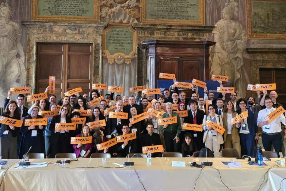I 50 partecipanti al tavolo su web e fraternità in Vaticano