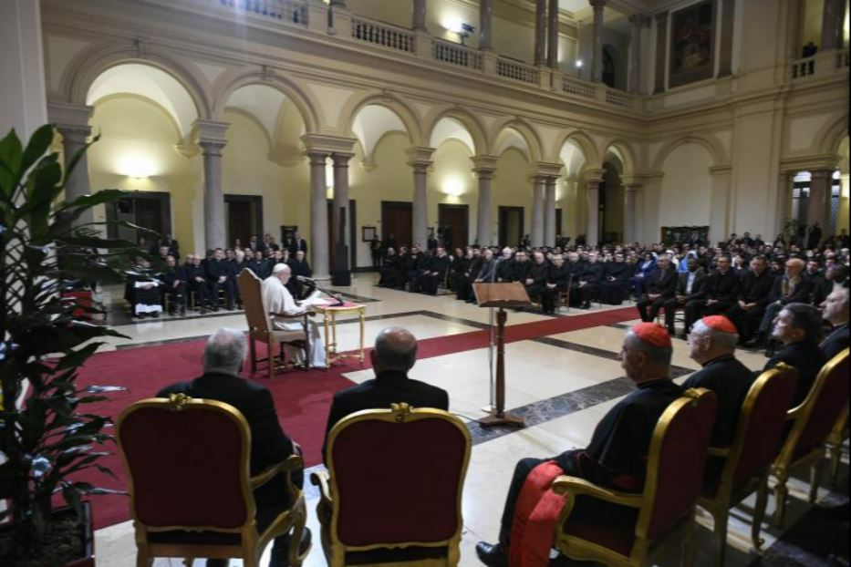 Papa Francesco durante la lectio magistalis nell'ateneo romano della Compagnia di Gesù la Gregoriana