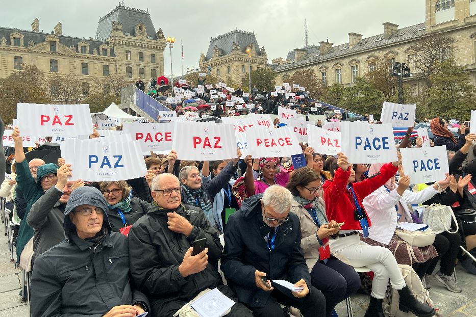 Davanti al cantiere della Cattedrale di Notre-Dame la conclusione dell'incontro internazionale per la pace promosso a Parigi dalla Comunità di Sant'Egidio