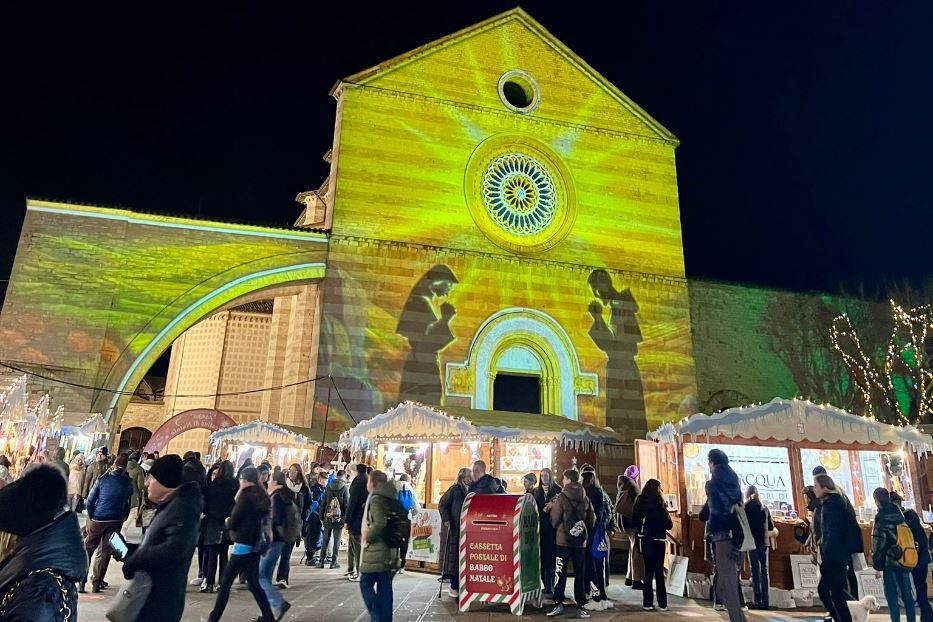 Natale ad Assisi, 'Il Cantico delle Creature' di San Francesco proiettato sulle facciate delle chiese e dei monumenti principali della città