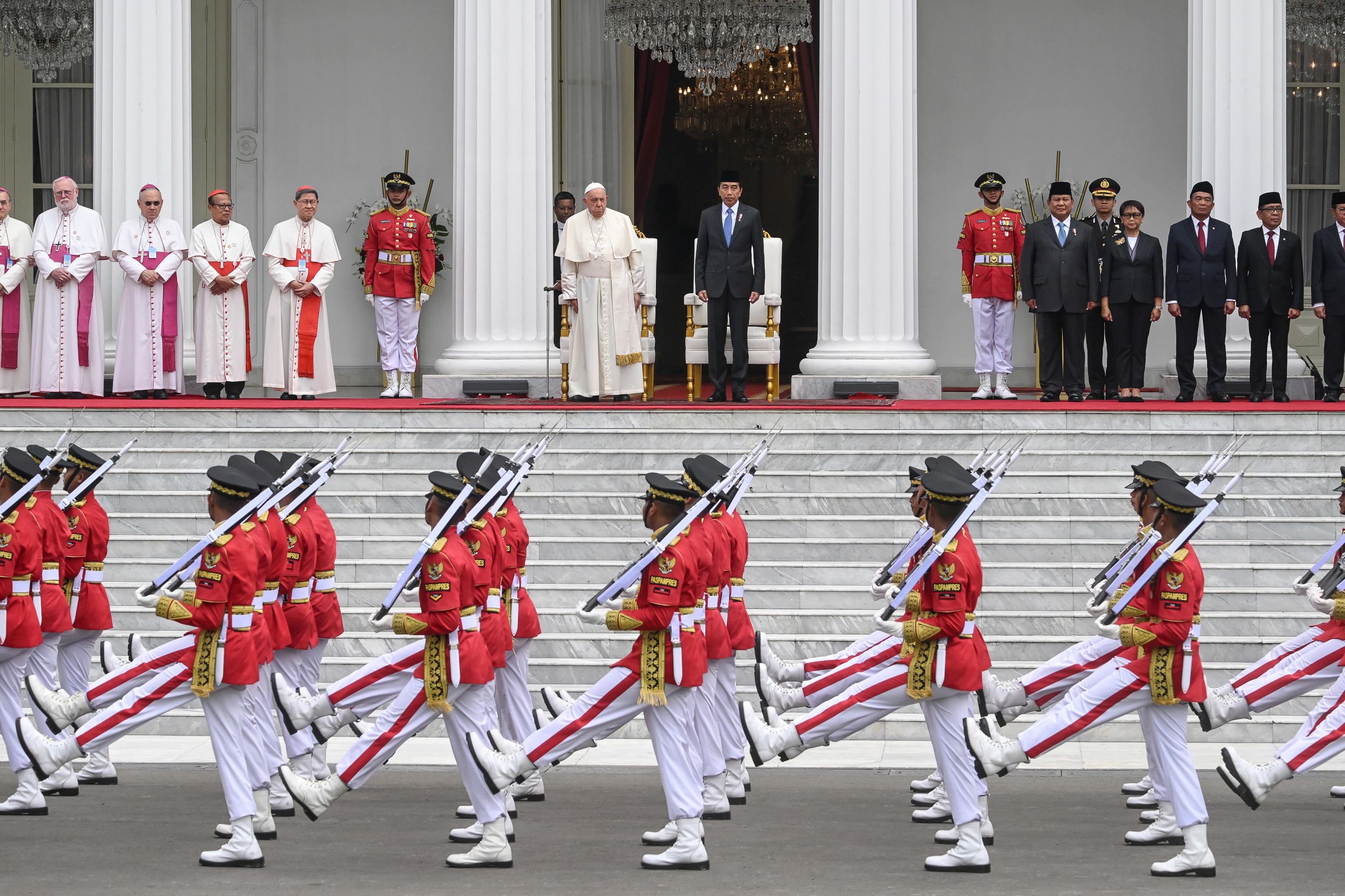 Il Papa durante la cerimonia di benvenuto