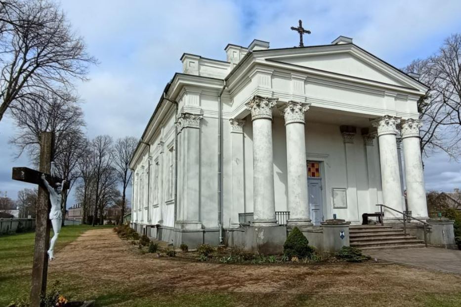 La chiesa della Santa Croce a Ventspils, nella Curlandia, la regione più occidentale della Lettonia
