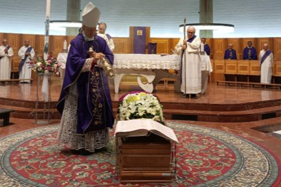 La Spezia: un momento delle esequie di don Savoca, presiedute in Cattedrale dal vescovo Palletti