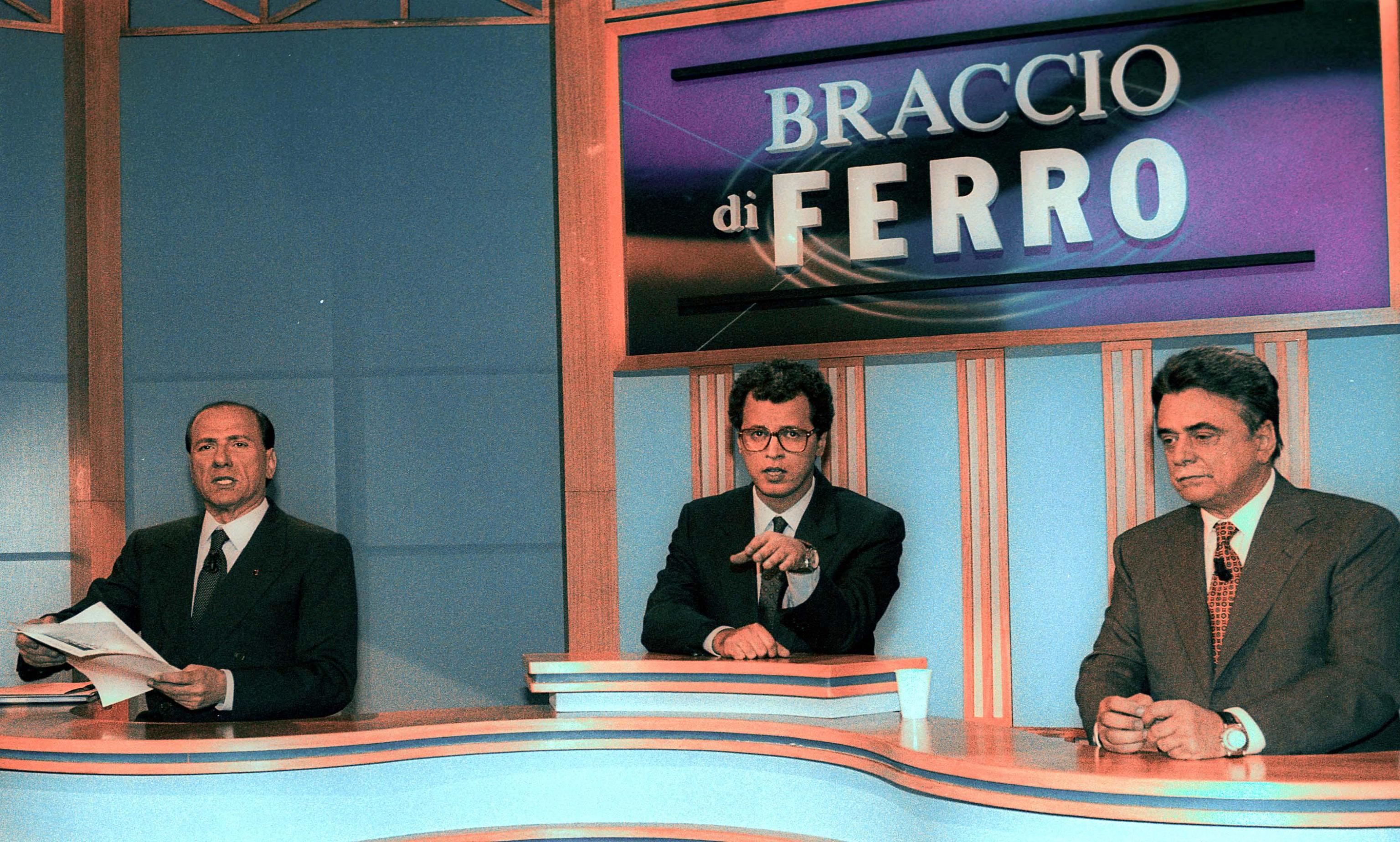 Il primo storico duello tv nel 1994: Berlusconi contro Occhetto moderati da un giovane Mentana