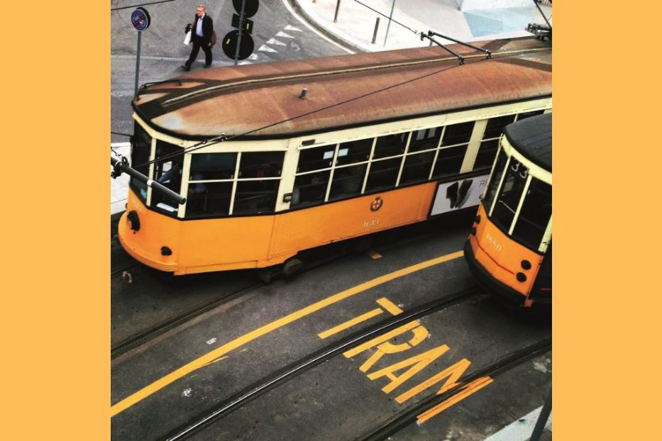 Via Fratelli Castiglioni vista da piazza Gae Aulenti