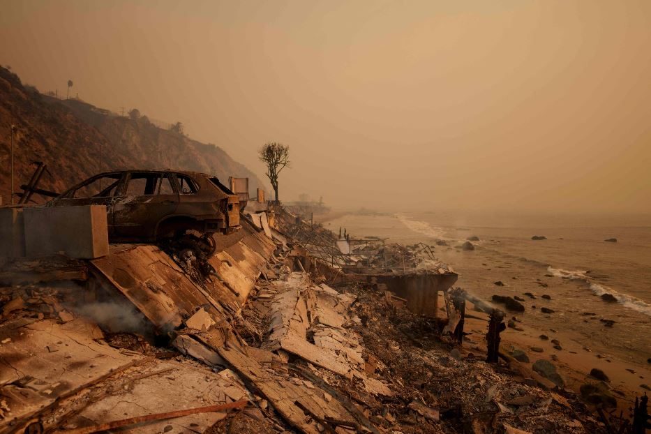 La devastazione lasciata dagli incendi a Malibu