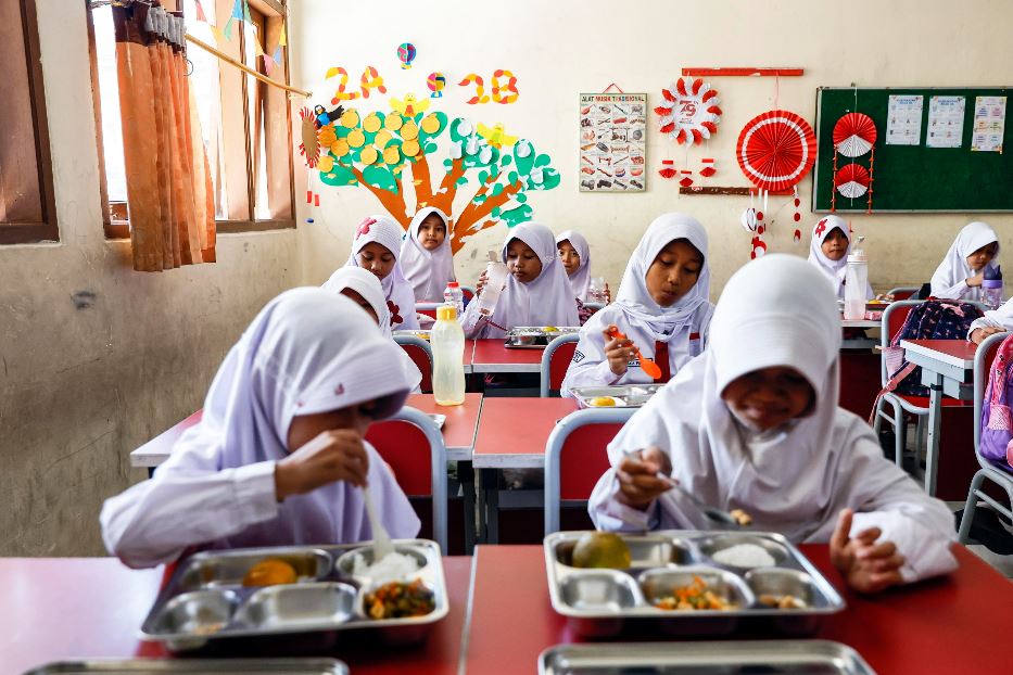 Giovani alunne in una scuola indonesiana