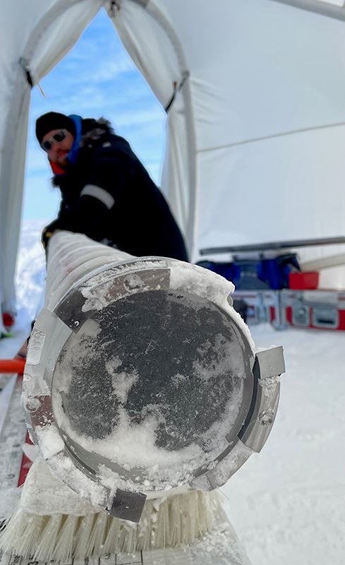 Ghiaccio nel carotiere durante la perforazione della calotta glaciale della Groenlandia