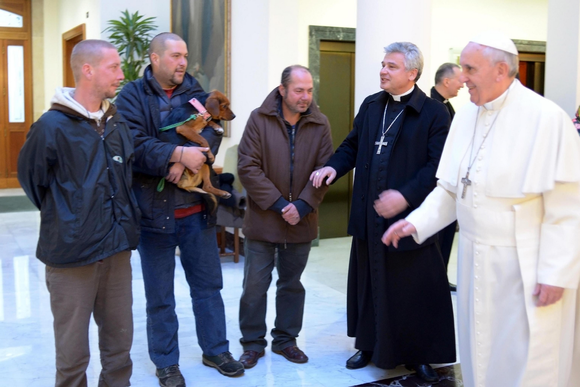 I clochard di Roma: «Donerei al Papa una coperta con le nostre foto»