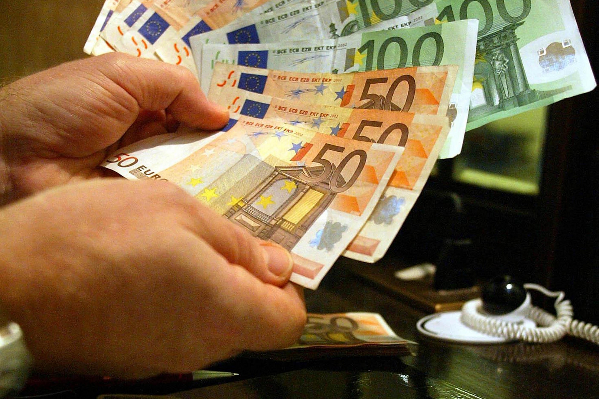 In valigia 16 mila euro in banconote false