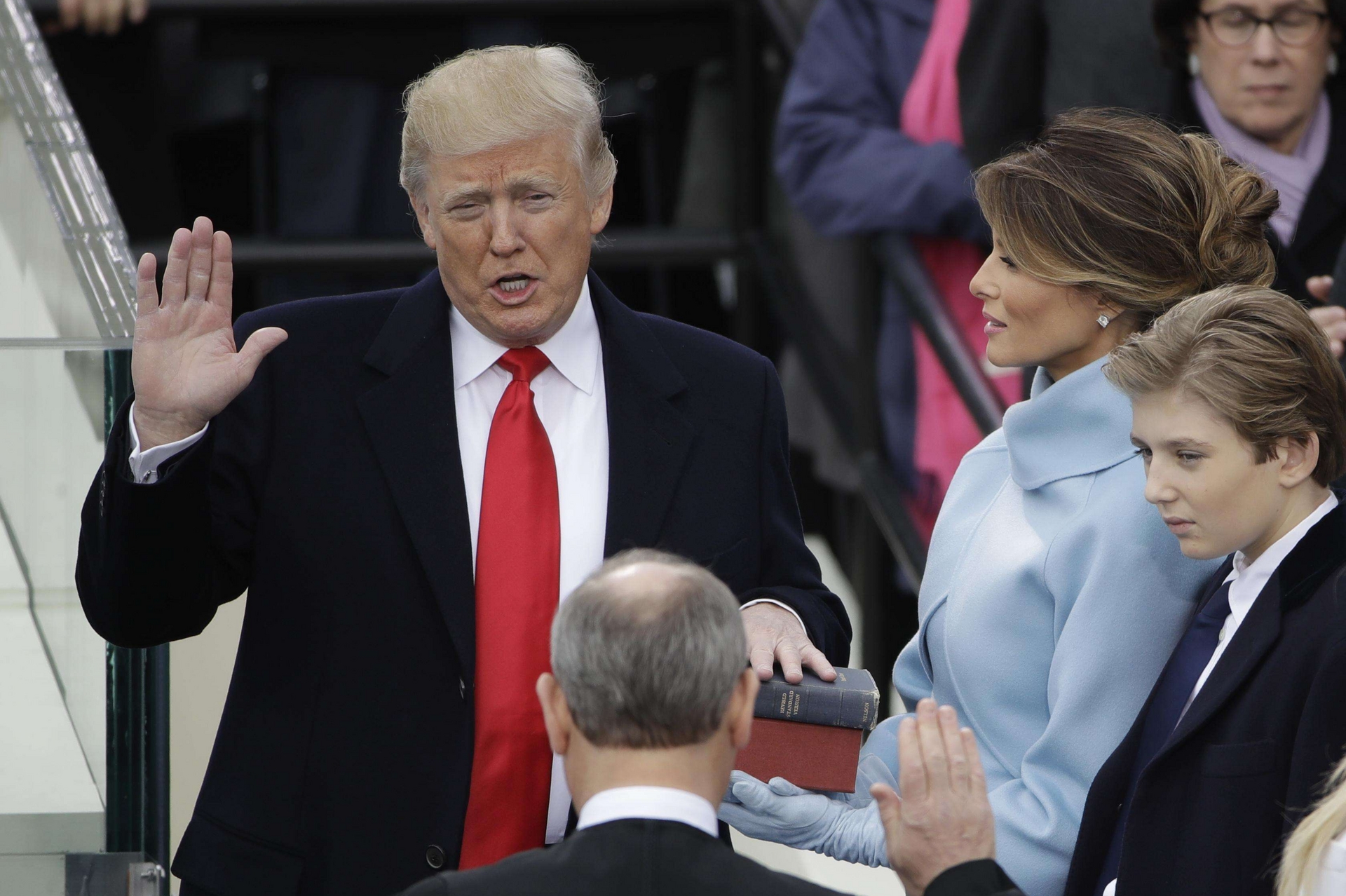 Donald Trump ha giurato, è il 45° presidente. Discorso patriottico