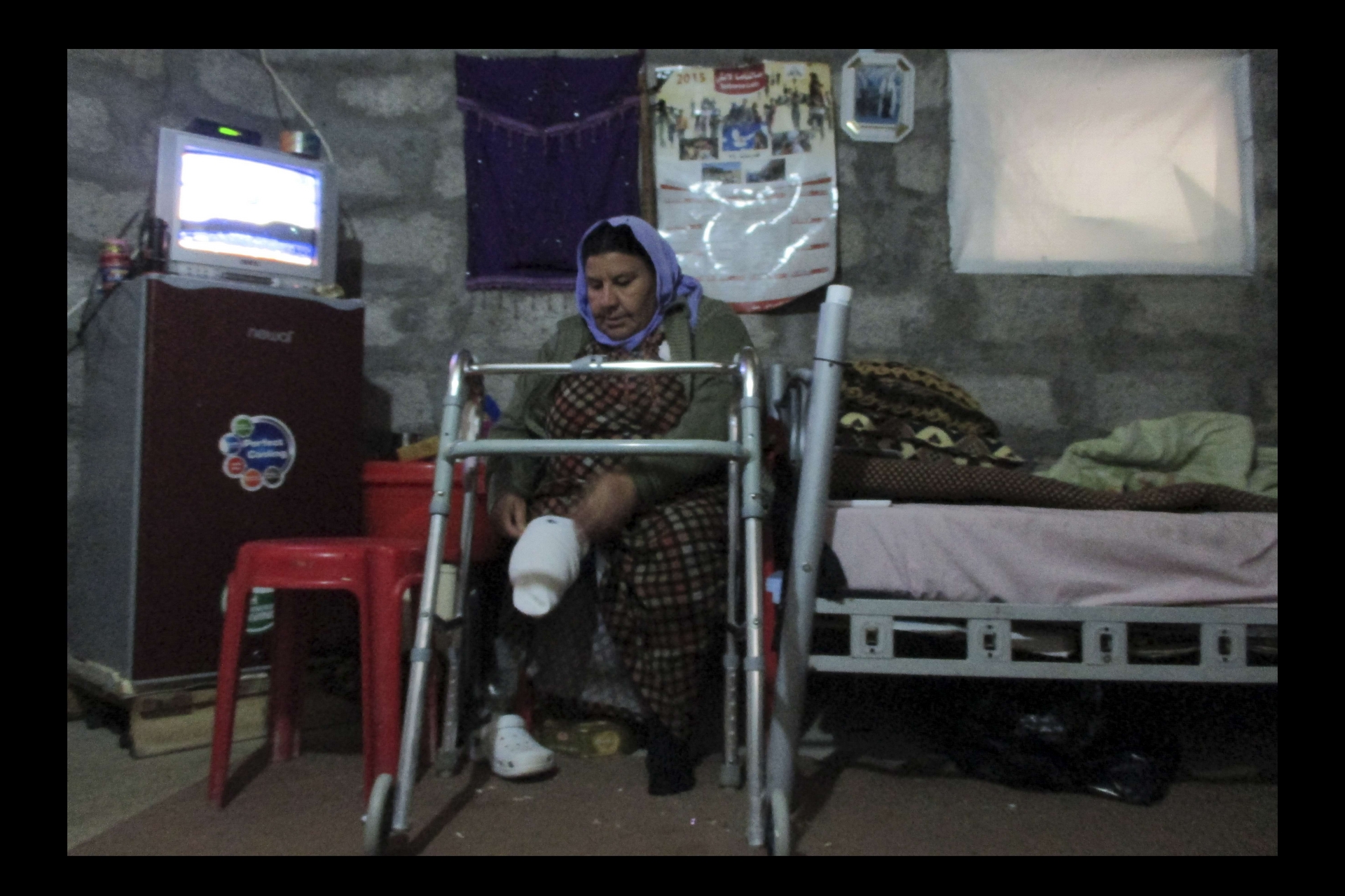 Mian Hassan, quaranta anni. Nonostante la sua disabilità, riesce ad affrontare le difficoltà della vita nel campo. - 
