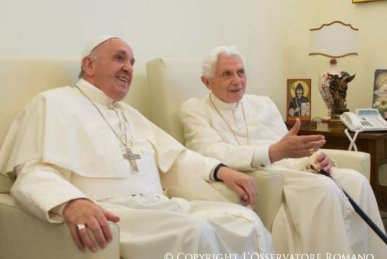 Papa Francesco Incontra Benedetto XVI Per Gli Auguri Di Natale