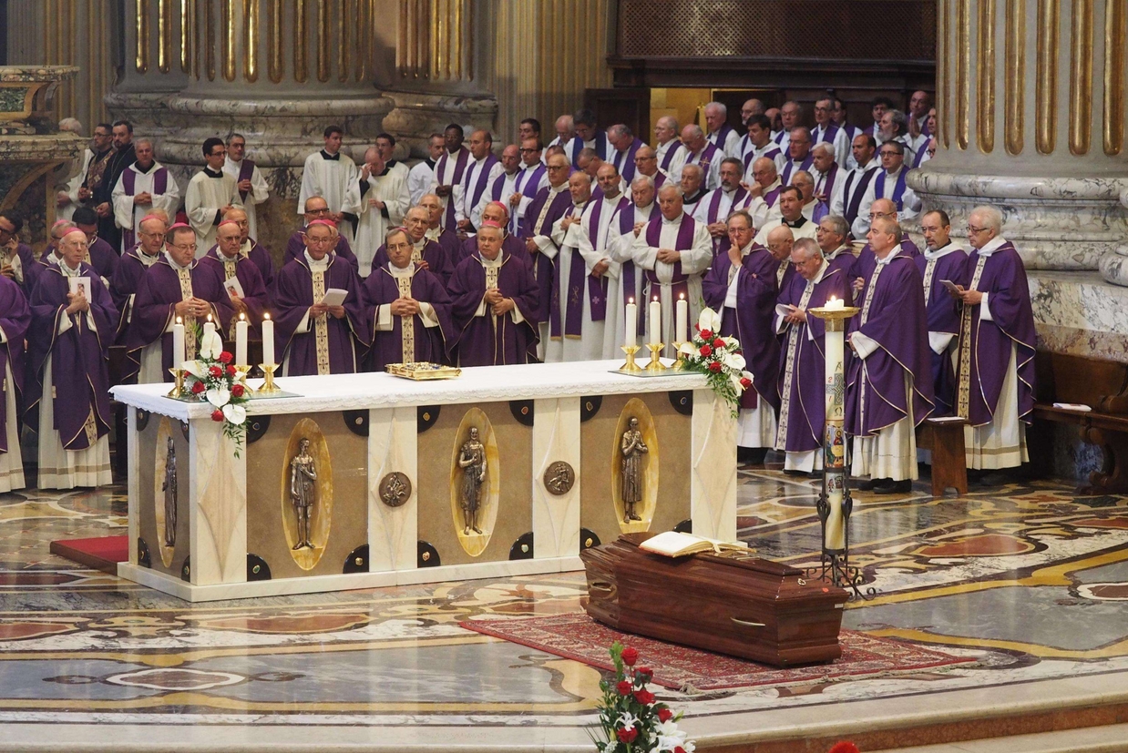 I funerali a Bologna del cardinale Carlo Caffarra (Ansa)