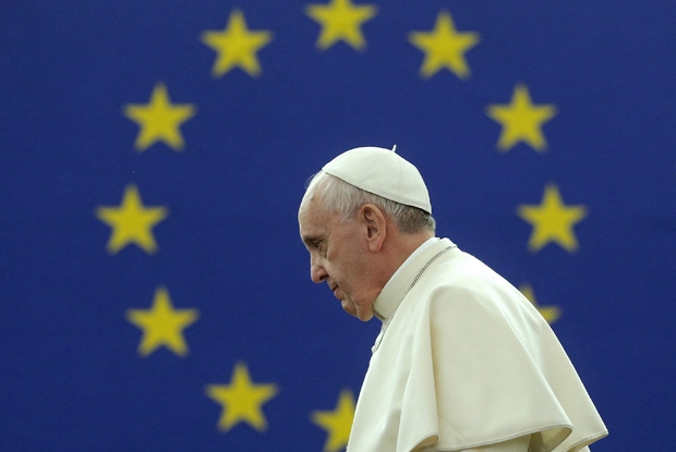 Papa Francesco durante la sua visita al Parlamento Europeo di Strasburgo, il 25 novembre 2014 (Ansa/Christian Hartmann)