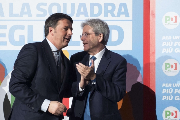 Renzi E Gentiloni Insieme Sul Palco Per Smentire Dissensi