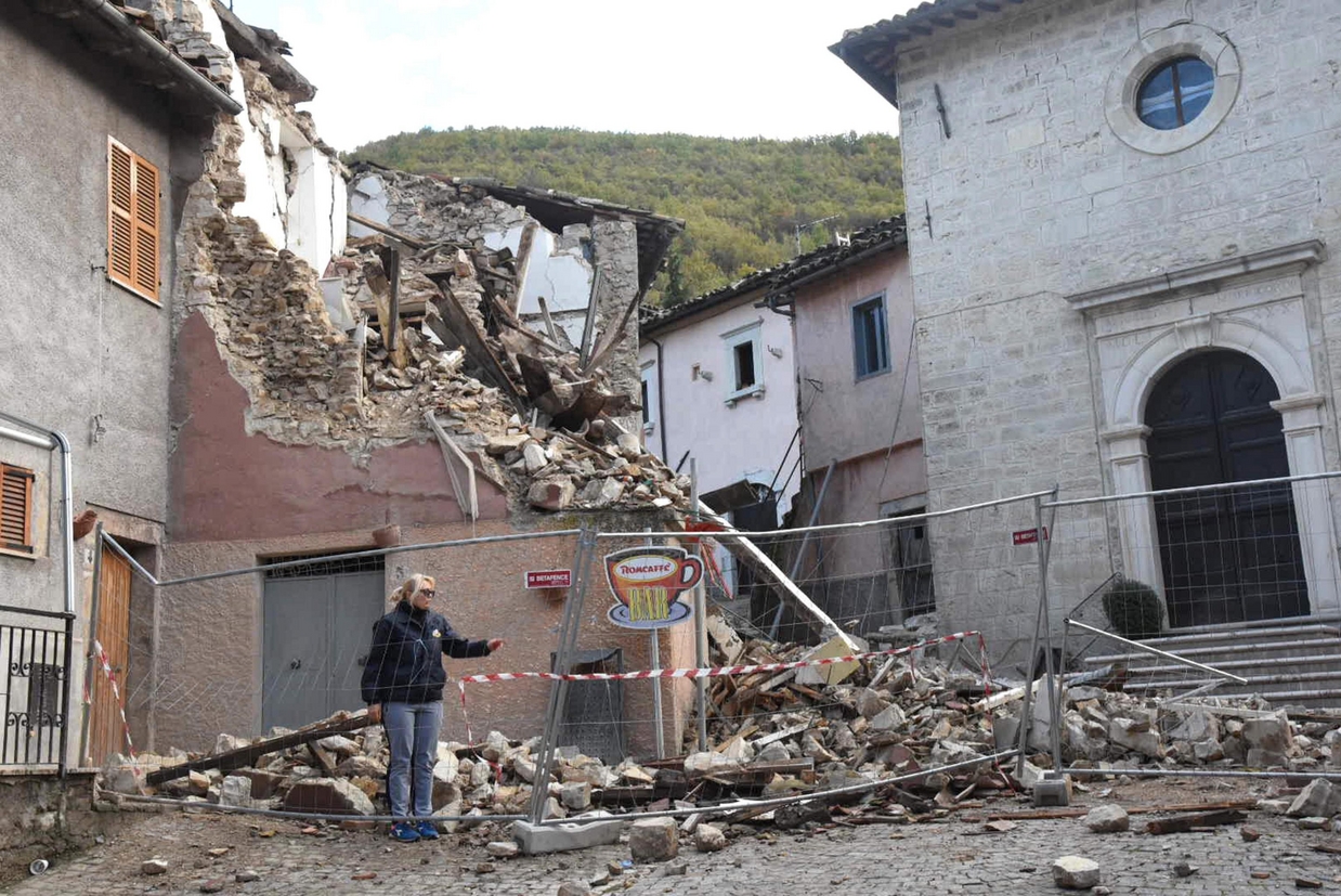 Castel Sant'Angelo sul Nera (Macerata) dopo il sisma il 27 ottobre 2016 (ANSA/CROCCHIONI)