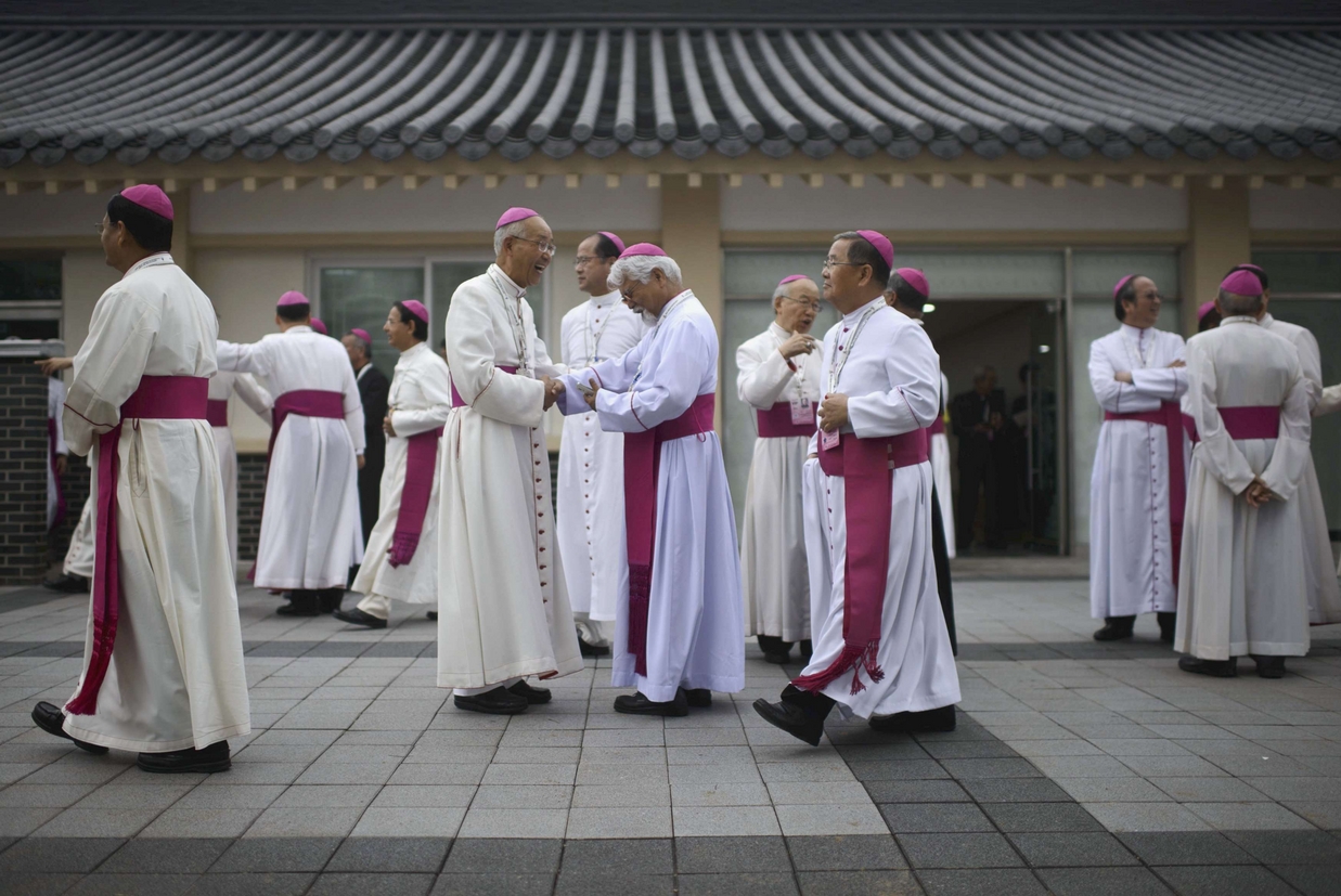 In Cina e Asia - Vaticano: Violato l'accordo sulla nomina dei vescovi