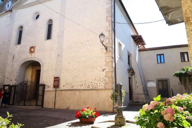 L'esterno della chiesa del Santissima Salvatore in Collepardo dopo i lavori di restauro