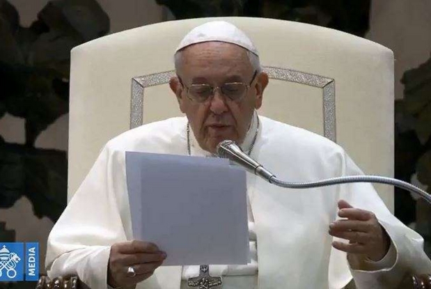 Papa Francesco: la Messa non si paga, se vuoi dai un'offerta