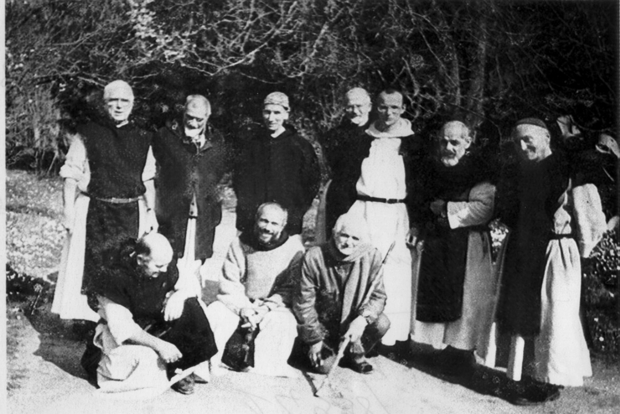 Algeria: in questa immagine d'archivio, priva di data, figurano sei dei sette monaci trappisti francesi di Tibhirine rapiti e uccisi dai fondamentalisti islamici algerini nel 1996. I corpi dei frati furono rinvenuti a pochi chilometri dalla città di Medea, a sud-ovest di Algeri