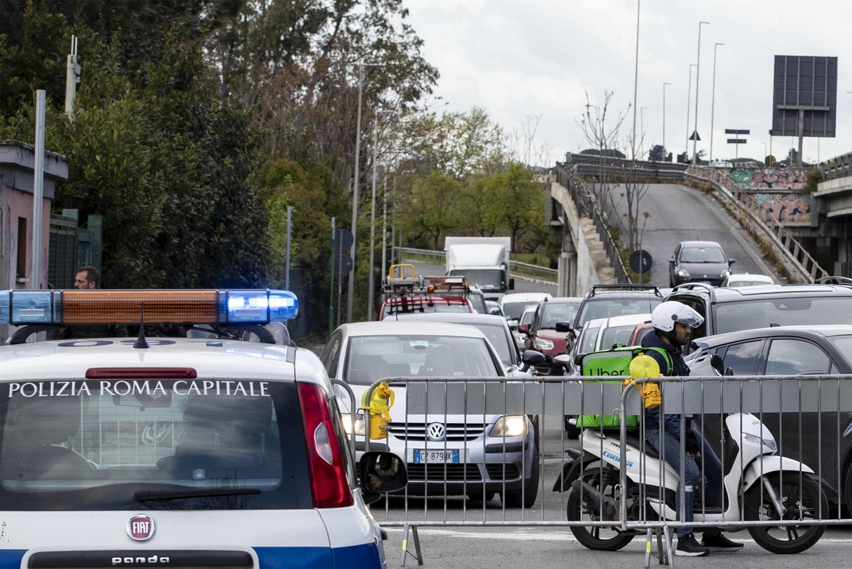 Sciopero Dei Trasporti, Si Rischia Venerdì Nero. E La Capitale Teme La ...